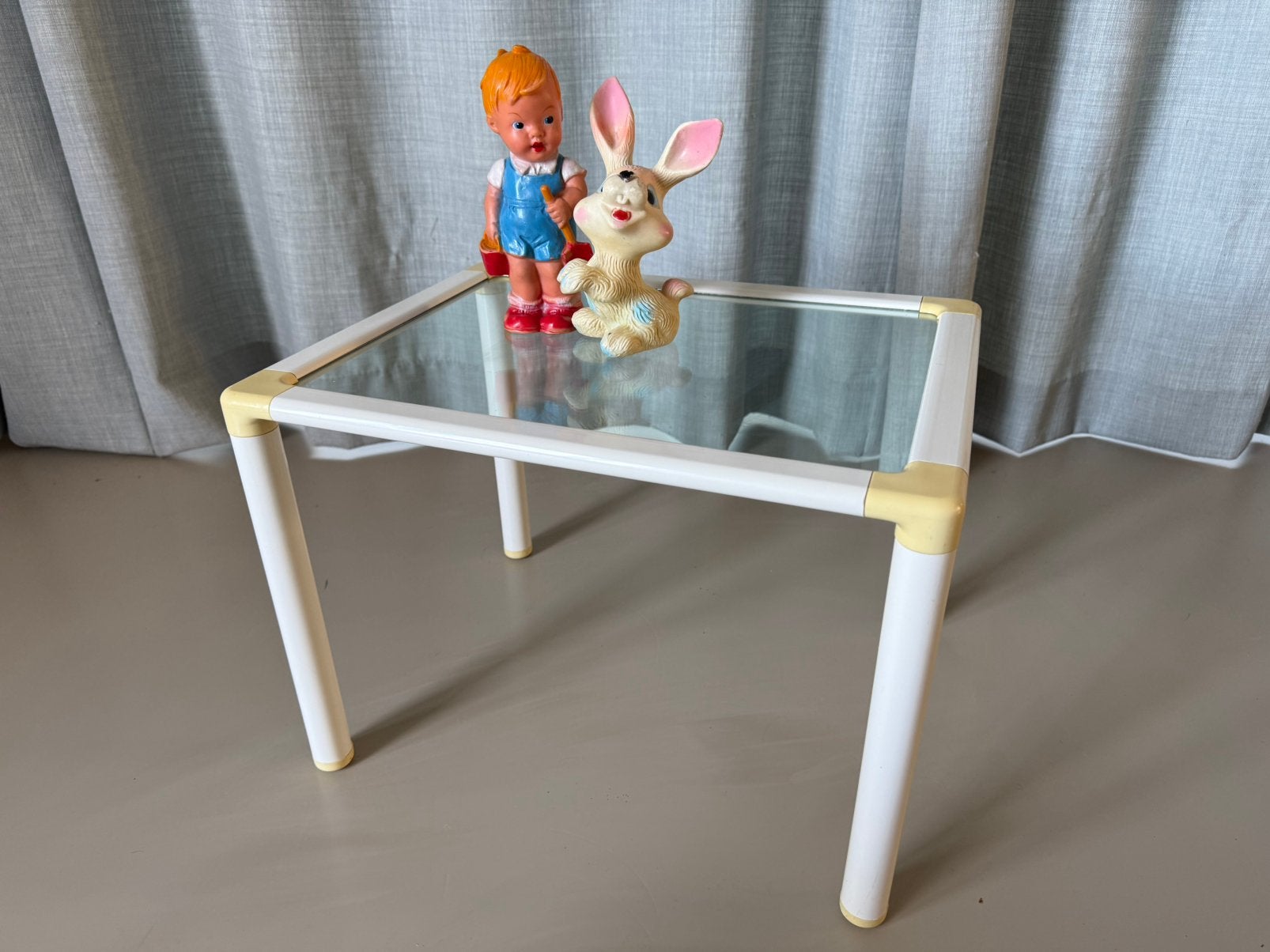 Space age bijzettafel | Makio Hasuike voor Gedy | jaren ‘80, Wit, Ophalen of Verzenden, 31 cm, Kunststof