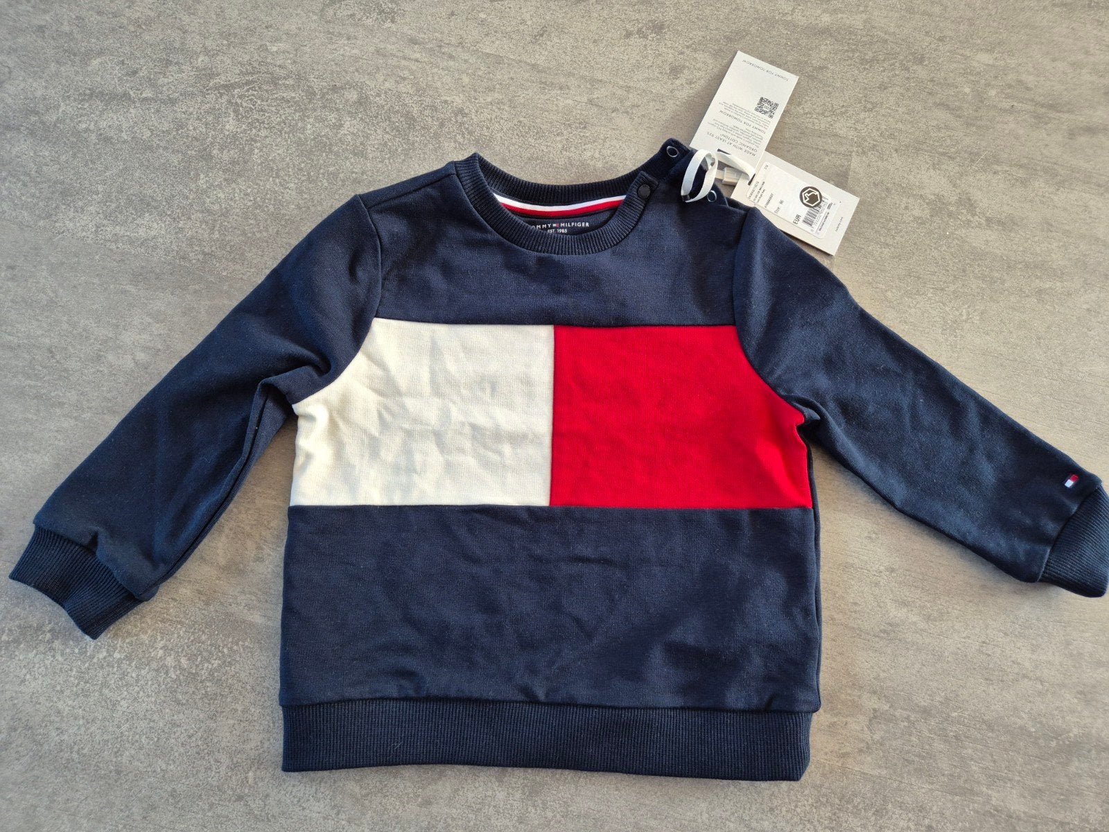 Tommy Hilfiger baby trui, Kinderen en Baby's, Babykleding | Maat 86, Truitje of Vestje, Nieuw, Ophalen of Verzenden, Tommy Hilfiger