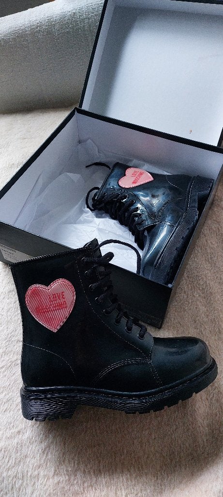 kaplaars LOVE Moschino met veters nieuw in de doos, Zwart, Lage of Enkellaarzen, Nieuw, Ophalen of Verzenden