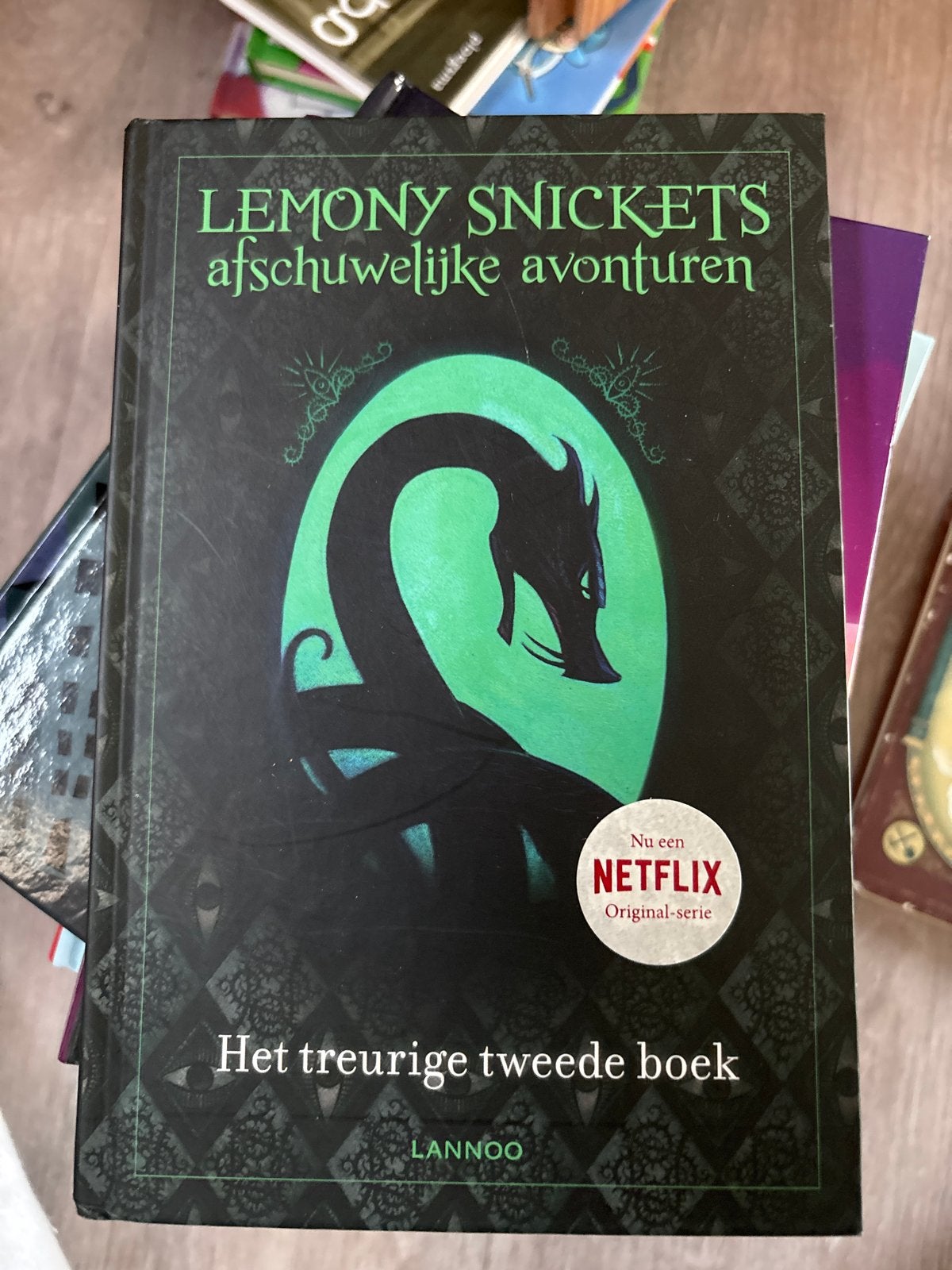 Lemony Snicket: Het Treurige Tweede Boek (Netflix-serie), Ophalen of Verzenden, Zo goed als nieuw, Fictie