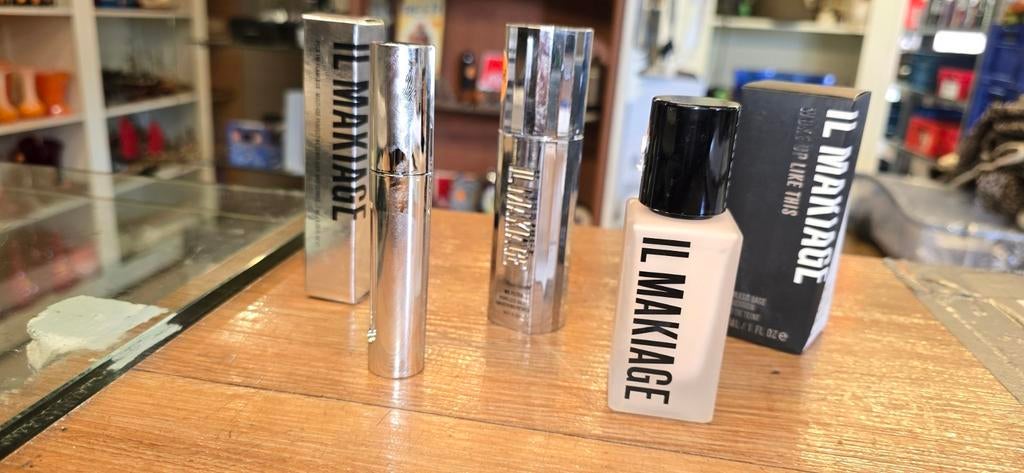 iL Makiage foundation eyeliner concealer en primer make up, Ophalen of Verzenden, Nieuw, Gehele gezicht, Camouflage