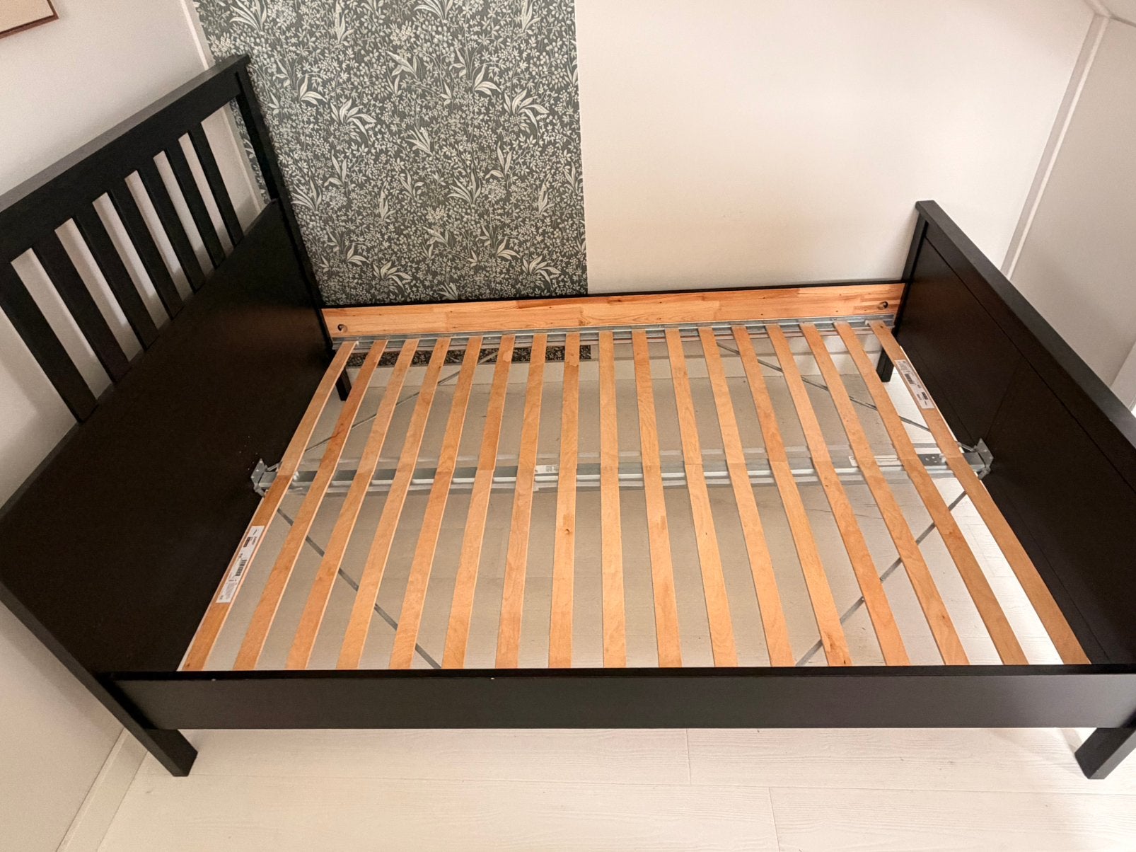 Ikea hemnes zwart 140x200 incl matras, Huis en Inrichting, Slaapkamer | Bedden, Ophalen, Zwart, Tweepersoons, 140 cm