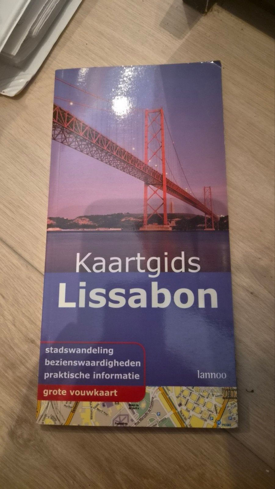 Kaartgids Lissabon - Lannoo, Europa, Ophalen of Verzenden, Zo goed als nieuw, Reisgids of -boek