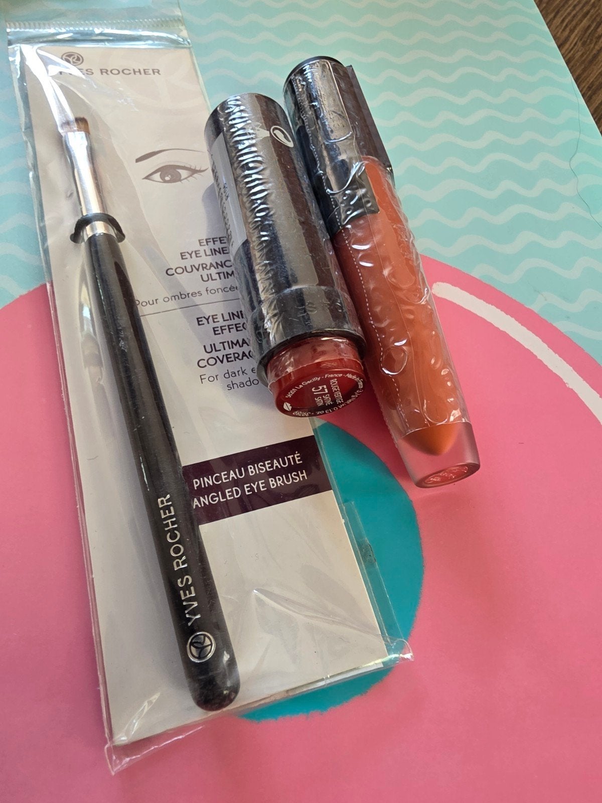 Make-up set: Yves Rocher kwast, L'Oréal lippenstift en gloss, Ogen, Nieuw, Ophalen of Verzenden, Make-up