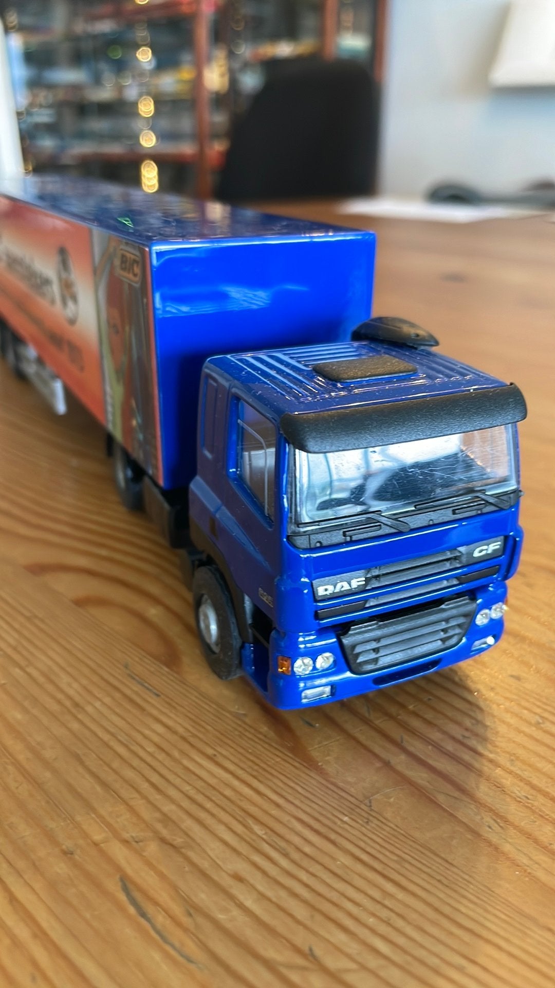 Daf CF 85 430 truck met oplegger “BIC”, Ophalen of Verzenden, Zo goed als nieuw, Bus of Vrachtwagen, Lion Toys