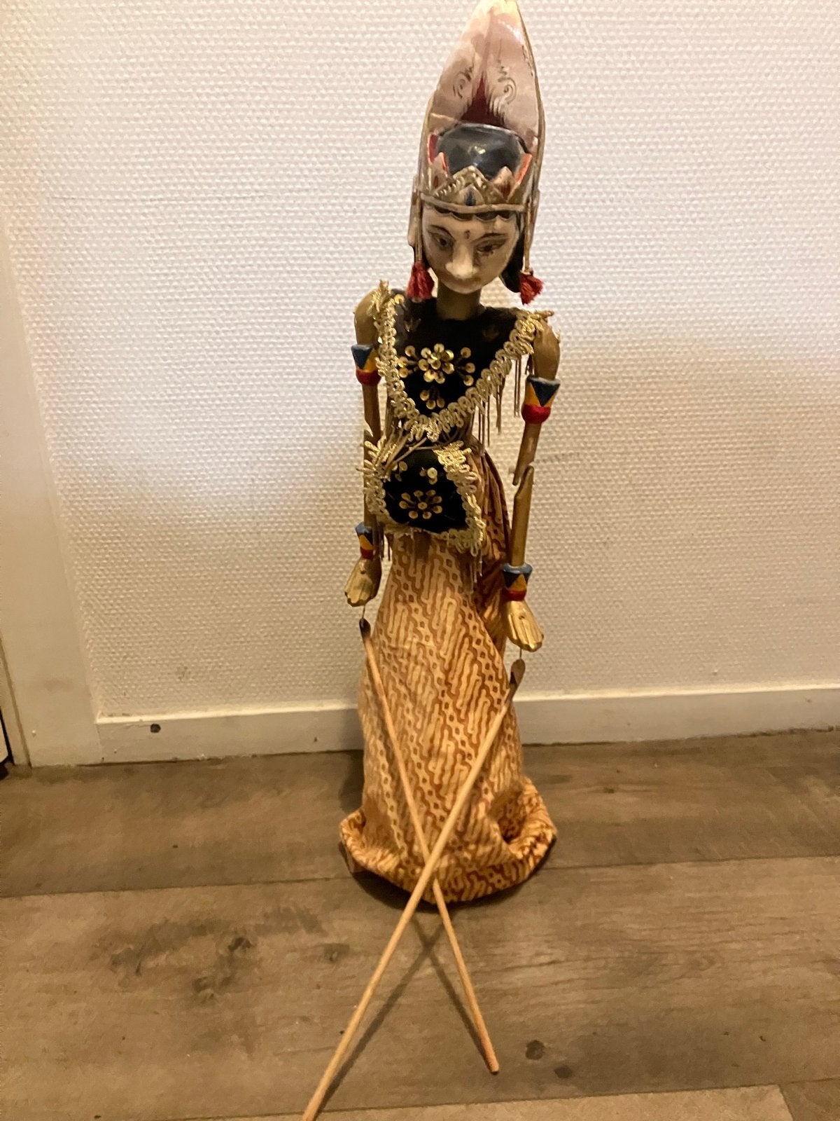 Wayang Golek pop uit Indonesië - Handgemaakt houten beeld, Antiek en Kunst, Hout, Handgemaakt, Ophalen of Verzenden, Indonesië