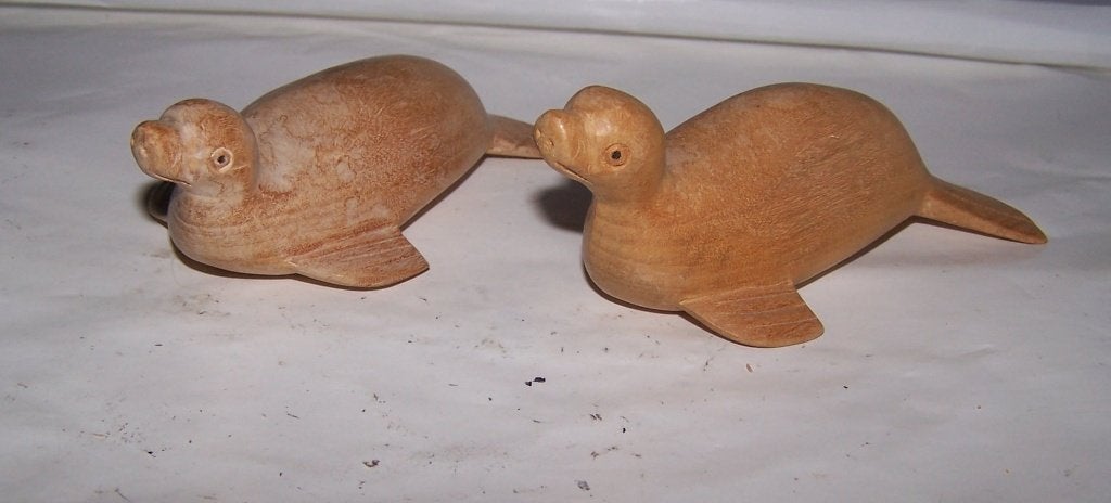 2 houten zeehondenbeeldjes. Houtsnijwerk. Izgs., Verzamelen, Beelden en Beeldjes, Ophalen of Verzenden, Zo goed als nieuw, Dier