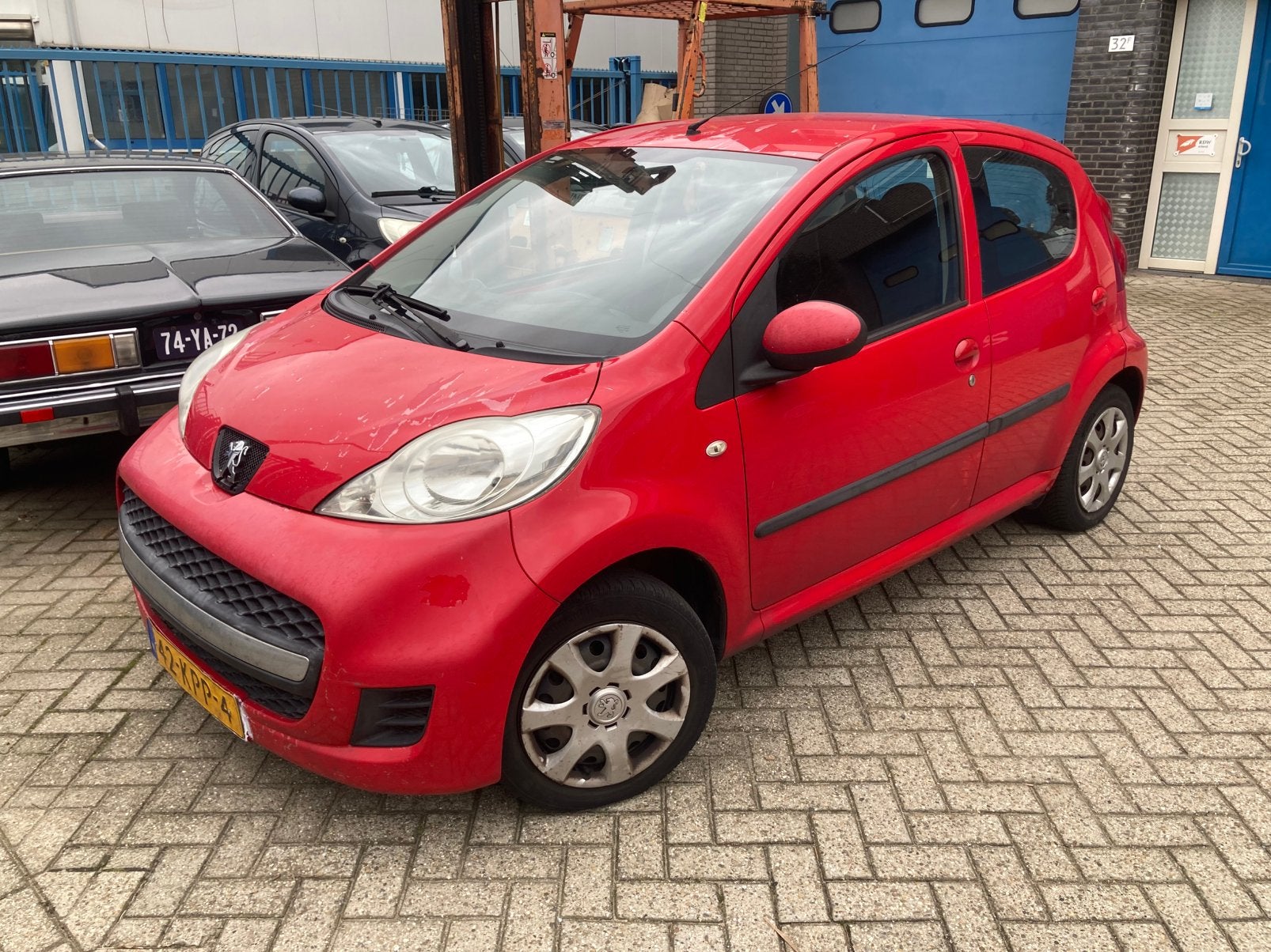 Peugeot 107 - 2010 - rood - splinternieuwe apk!, Voorwielaandrijving, 4 stoelen, 68 pk, Origineel Nederlands