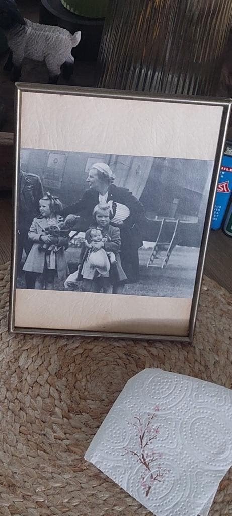OUDE FOTOLIJST MET HOUTEN ACHTERKANT, Antiek en Kunst, Curiosa en Brocante, Ophalen of Verzenden