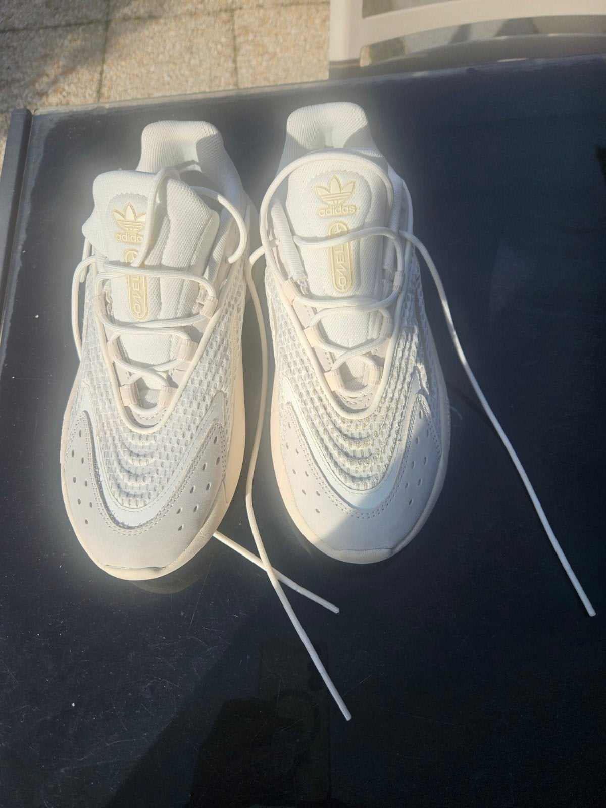 Adidas Ozelia sneakers - Crèmekleurig, Adidas, Beige, Ophalen of Verzenden, Sneakers of Gympen