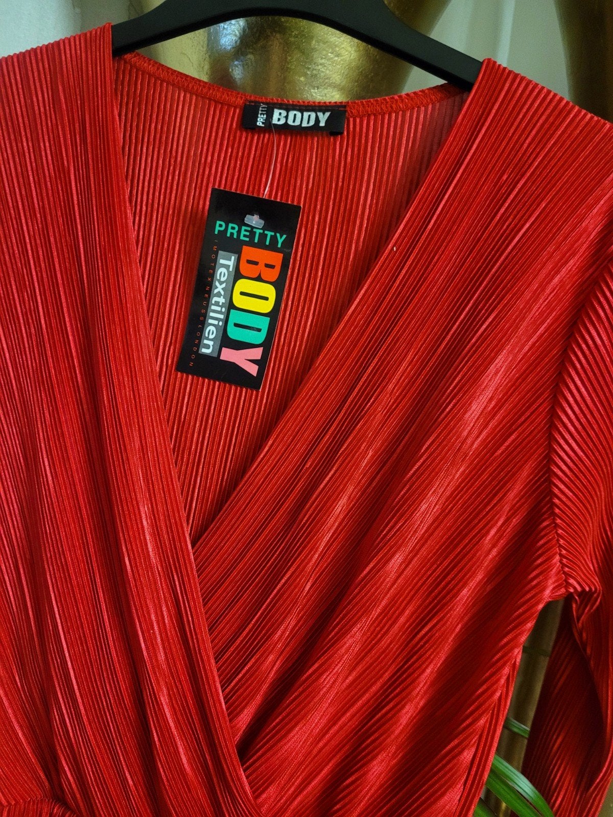 Rode geplooide jurk met lange mouwen - Pretty Body, Kleding | Dames, Jurken, Pretty Body, Maat 42/44 (L), Nieuw, Ophalen of Verzenden