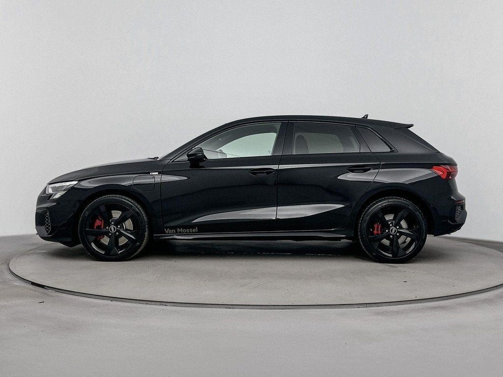 Audi A3 Sportback 45 TFSI e S edition Competition S-LINE | 2, 12 maanden, 77 km/l, 4 cilinders, Leder en Stof
