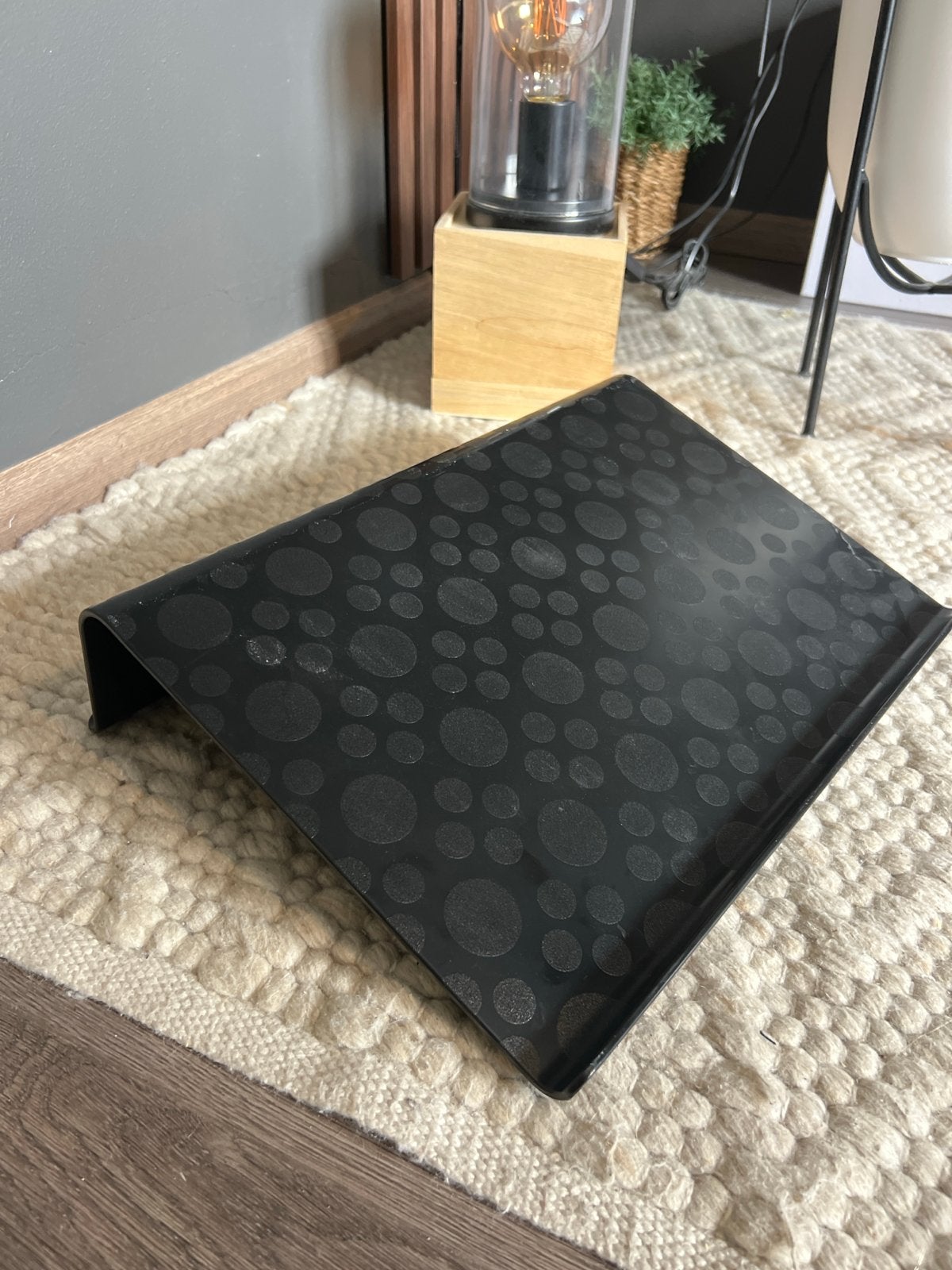 IKEA Bräda laptophouder - Zwart met stippenpatroon, Ophalen, Zo goed als nieuw