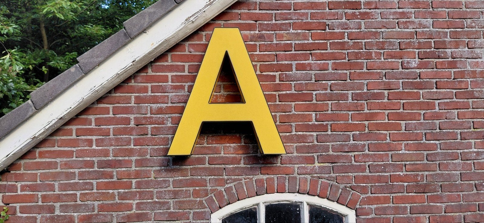 Grote gele letter A - Reclameletter doosletter, Ophalen