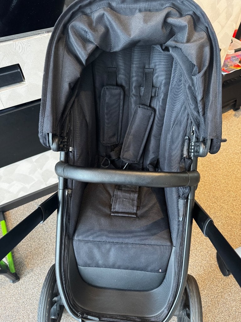 Dubatti one 3-1 compleet kinderwagen black on black!, Kinderen en Baby's, Kinderwagens en Combinaties, Gebruikt, Verstelbare duwstang