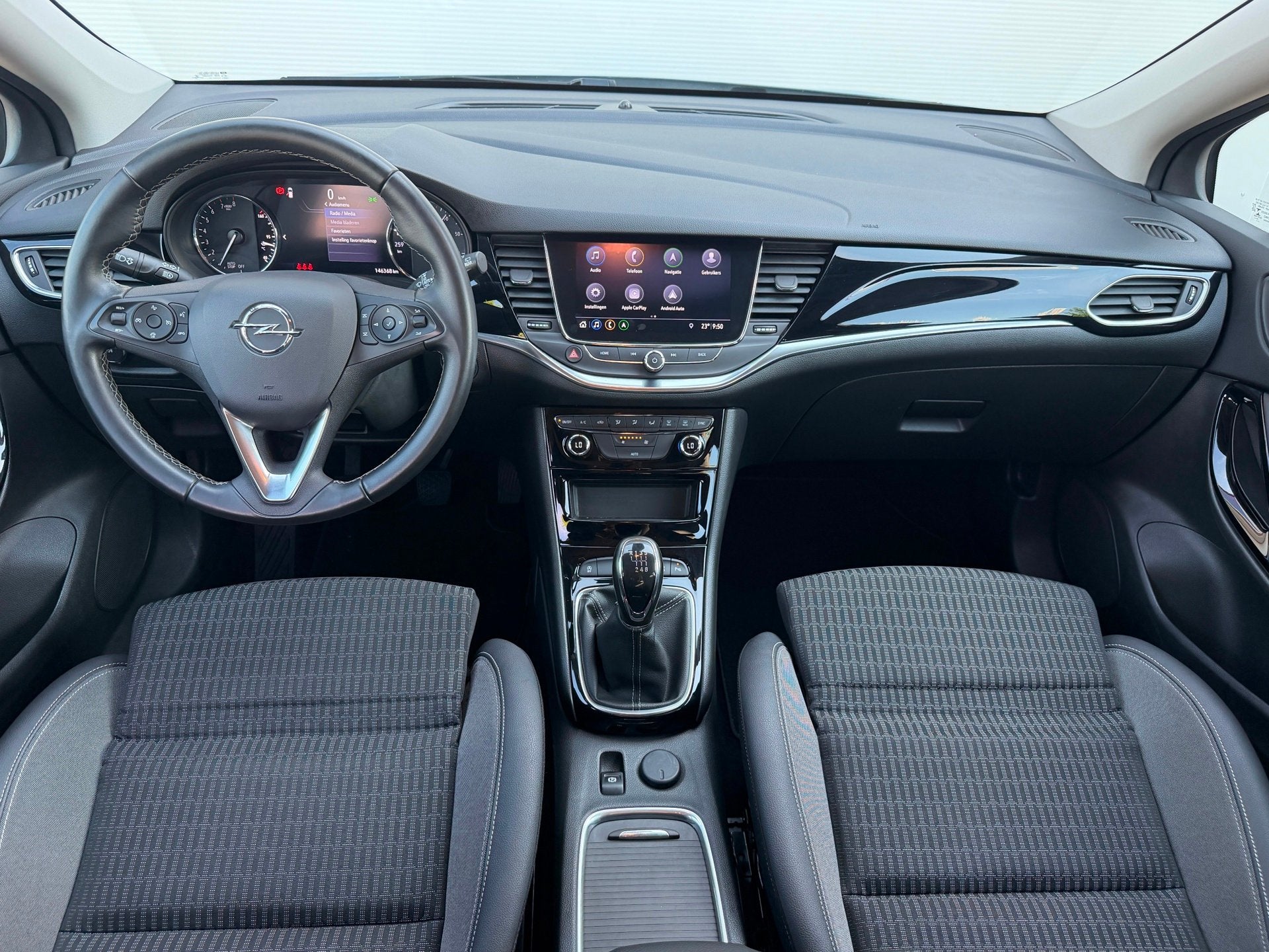Opel Astra Sports Tourer 1.2 Elegance|PDC|Camera|Trekhaak, Voorwielaandrijving, Stof, 1199 cc, 23 km/l