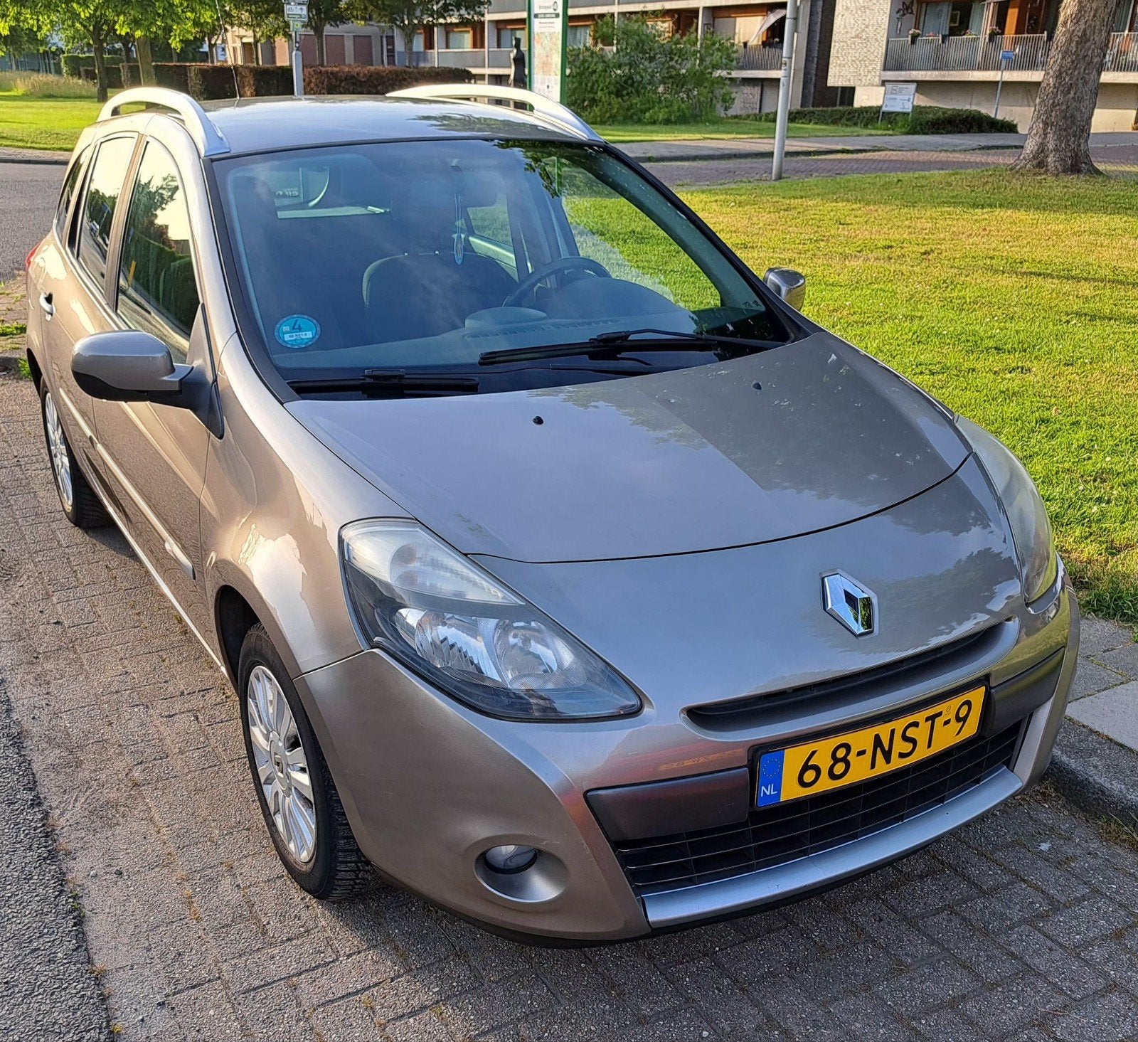 Renault Clio 1.2 TCE Estate 2010 Beige, Auto's, Renault, Voorwielaandrijving, 535 kg, 4 cilinders, 1095 kg