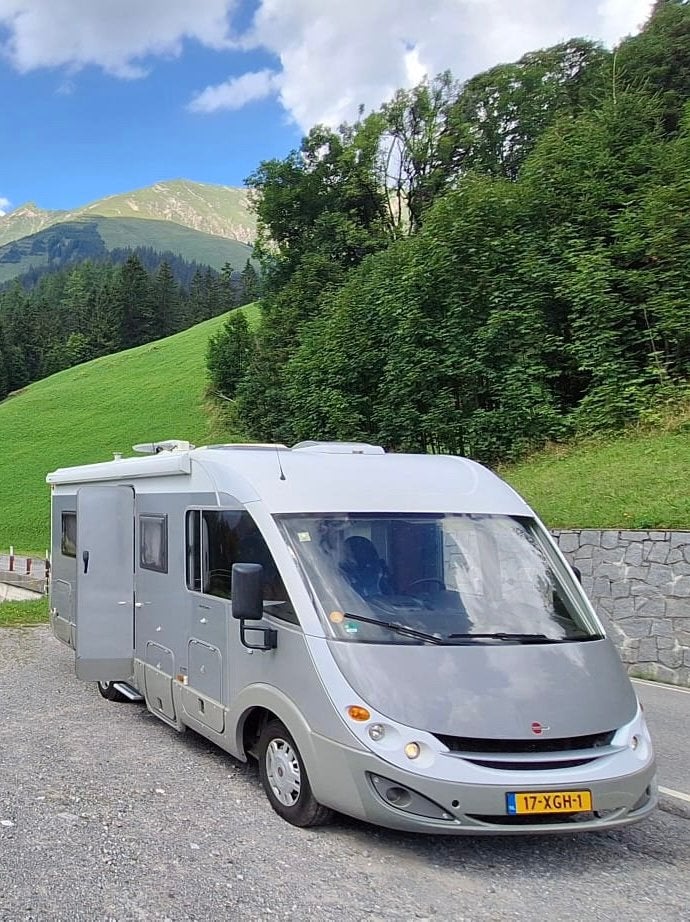 Burstner Aviano i684; Autolevel. Full options; 2 x Airco !, Integraal, Ringverwarming, Fiat, 6 tot 7 meter