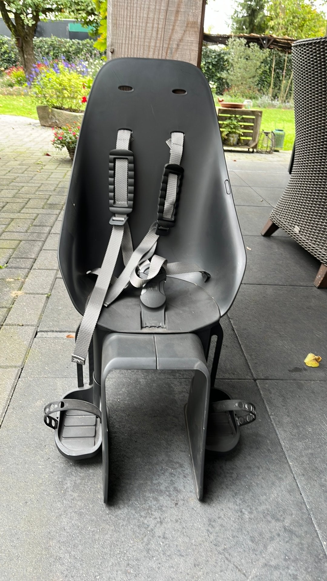 Urban Iki kinderzitje achterop kleur zwart met adapter, Ophalen, Achterzitje, Voetsteuntjes, Zo goed als nieuw