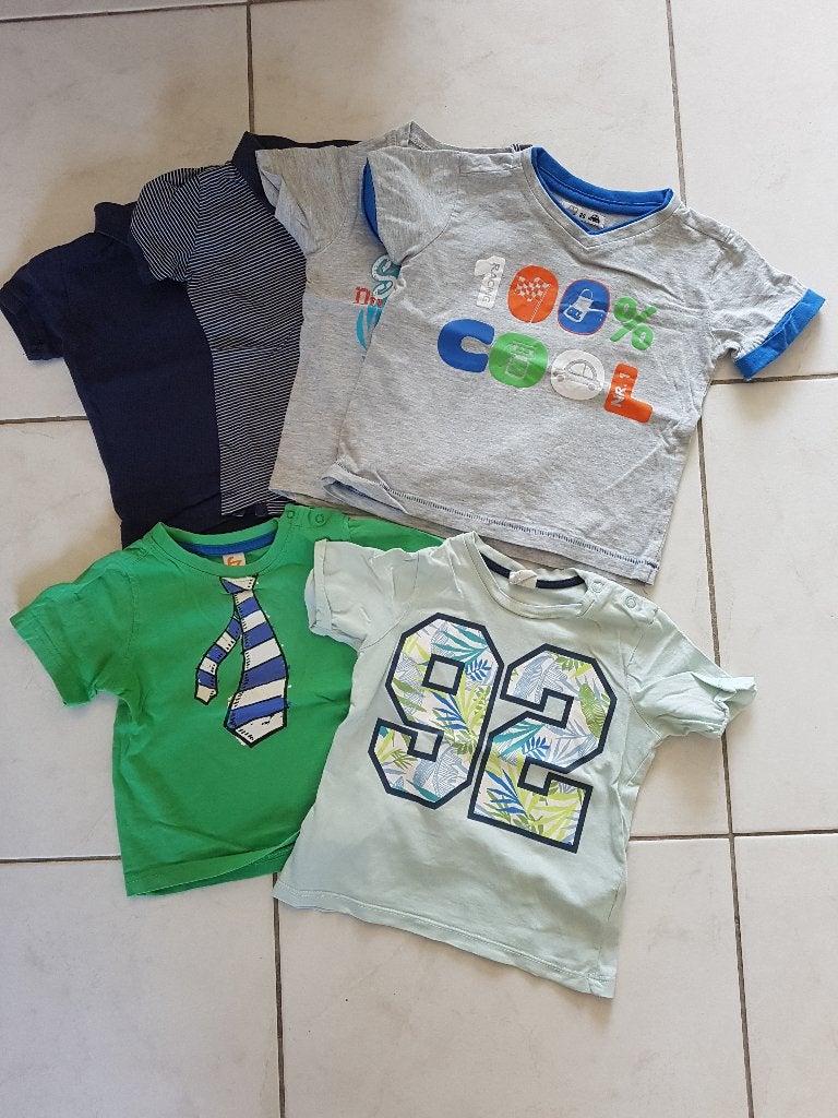 Shirts maat 86 met korte mouwen, Kinderen en Baby's, Babykleding | Maat 86, Ophalen of Verzenden, Gebruikt, Jongetje, Shirtje of Longsleeve