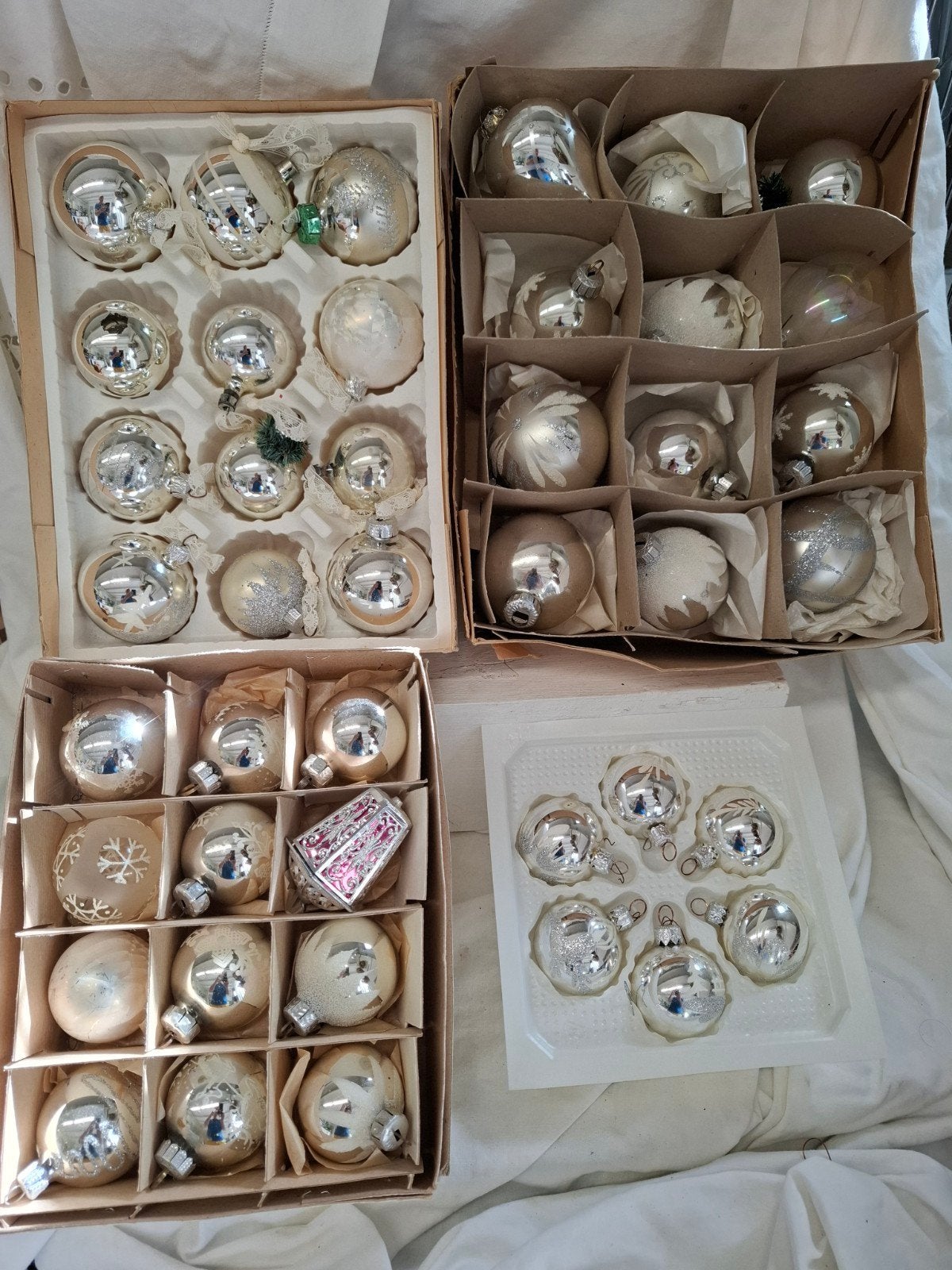 42 oude zilveren glazen kerstballen, Diversen, Kerst, Ophalen of Verzenden
