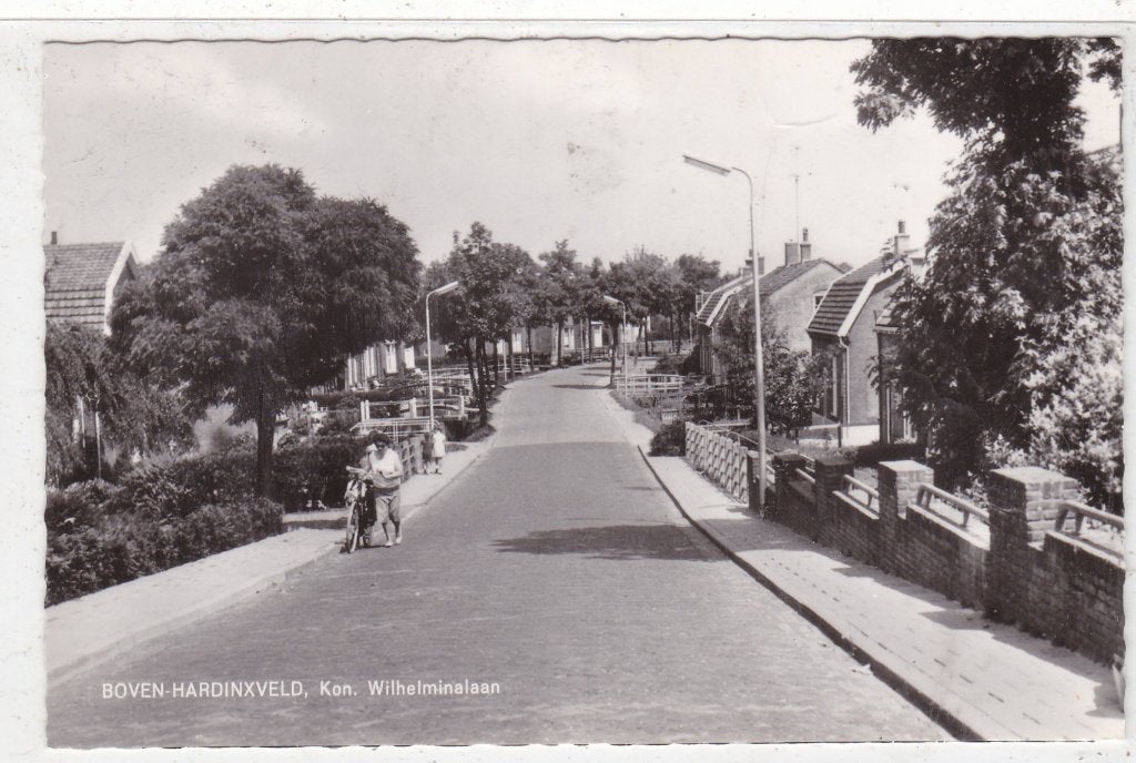 Boven Hardinxveld-Kon. Wilhelminalaan circa 1964, Verzamelen, Ansichtkaarten | Nederland, Ophalen of Verzenden, 1960 tot 1980