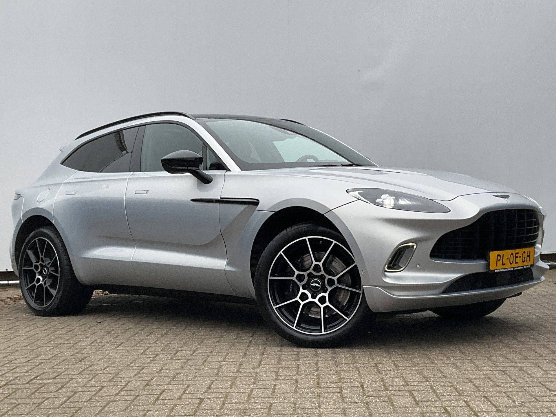 Foto 74 van Aston Martin Dbx 4.0 V8 360 Memory Stoelverw/koeling Sfeer