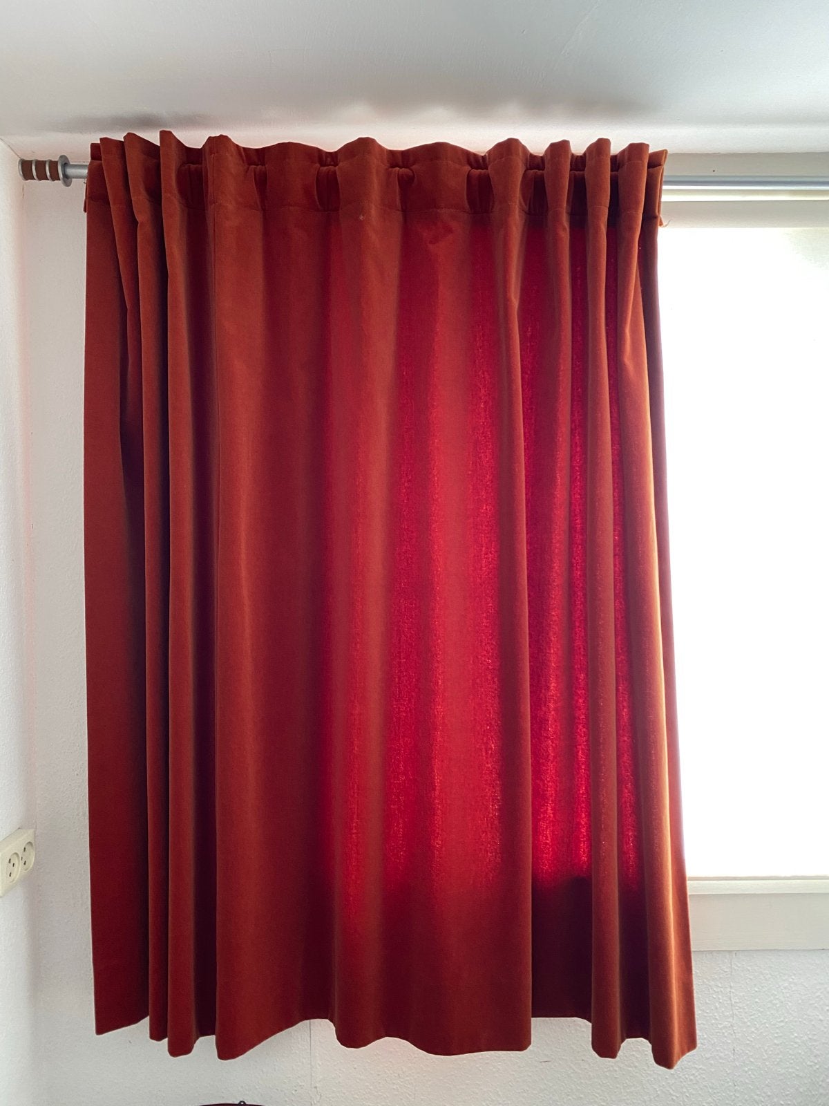 Velour gordijnen terracotta met rail (127x203 tot 310 cm), Ophalen, Inclusief montageonderdelen, Gebruikt, Fluweel