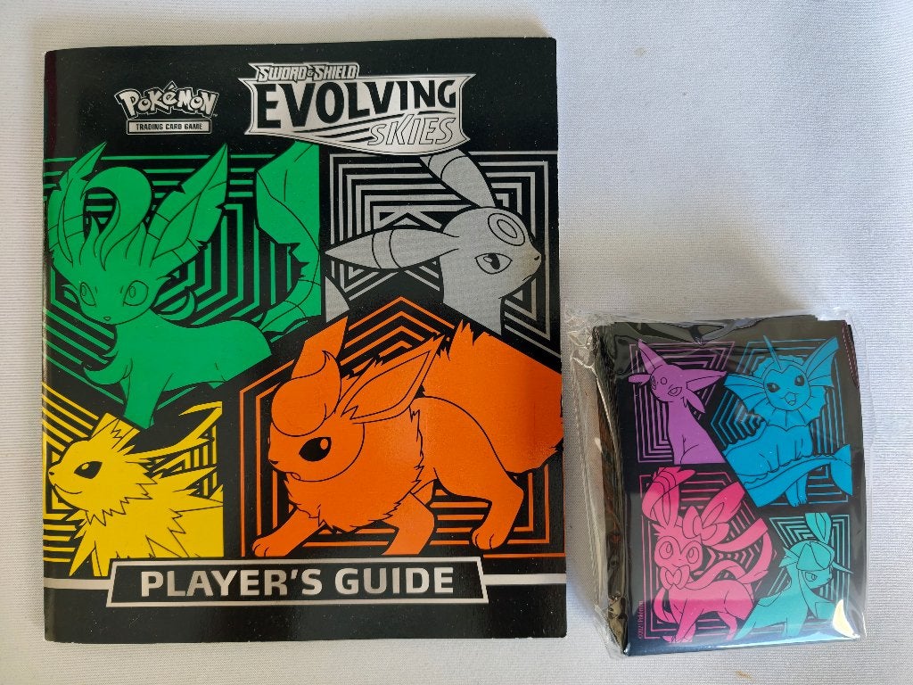 Evolving Skies players guide + 65 sleeves, Ophalen of Verzenden, Nieuw, Boek of Catalogus