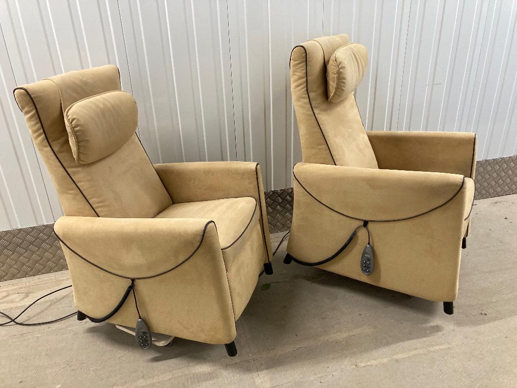 2 Fitform relax-fauteuils met sta op functie, z.g.a.n., Huis en Inrichting, Fauteuils, Ophalen, Elegant en strak, 75 tot 100 cm
