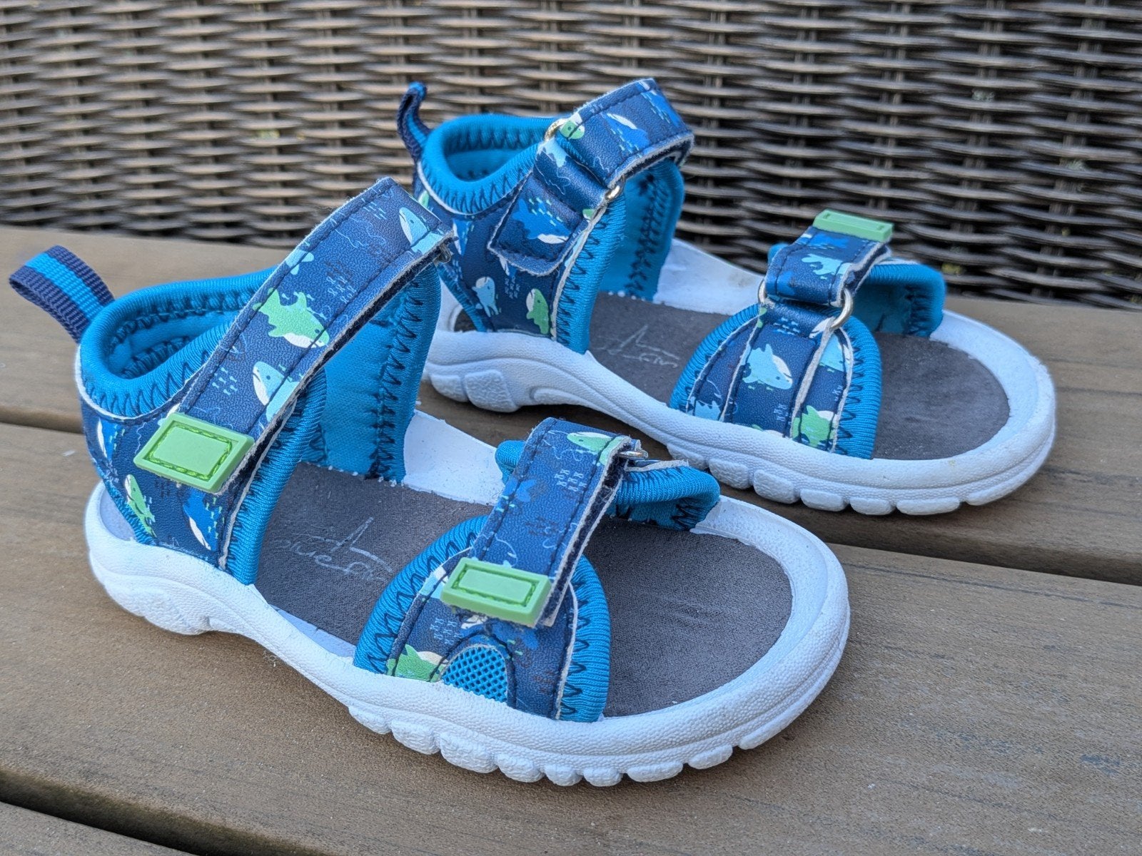 Leuke blauwe sandalen met haaien print, maat 22, Kinderen en Baby's, Babykleding | Schoentjes en Sokjes, Gebruikt, Overige typen