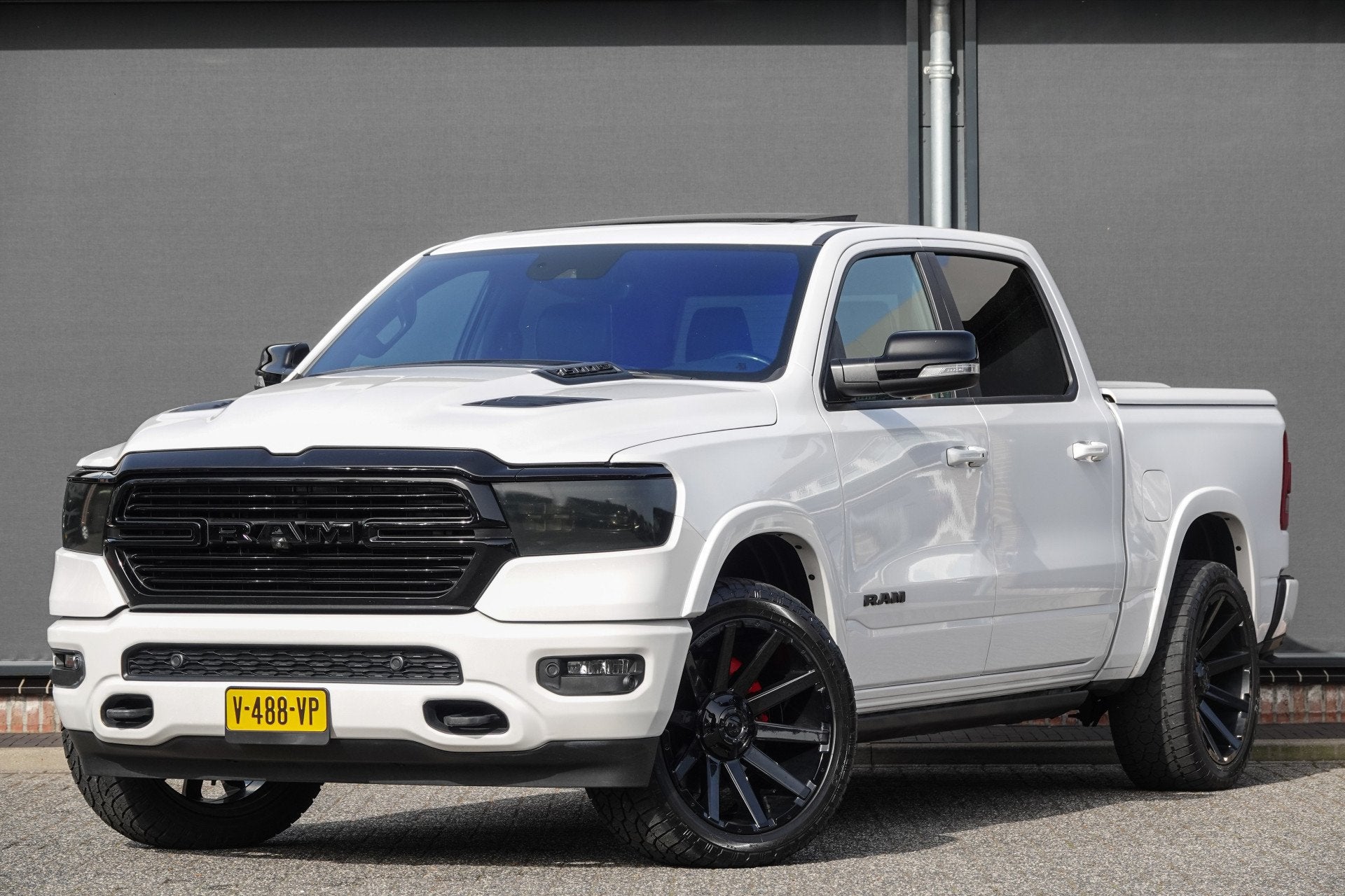 Dodge Ram 1500 5.7 V8 401Pk 4x4 Crew Cab | Laramie | 360° C, Auto's, Automaat, Gebruikt, 5654 cc, Wit