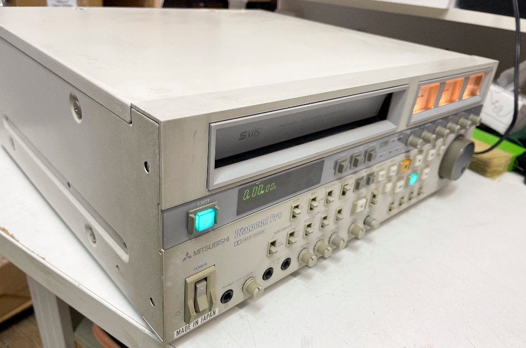 MITSUBISHI zeeldzame SVHS Video recorder(trek cassette niet), N, Mitsubishi, Ophalen of Verzenden, VHS-speler of -recorder