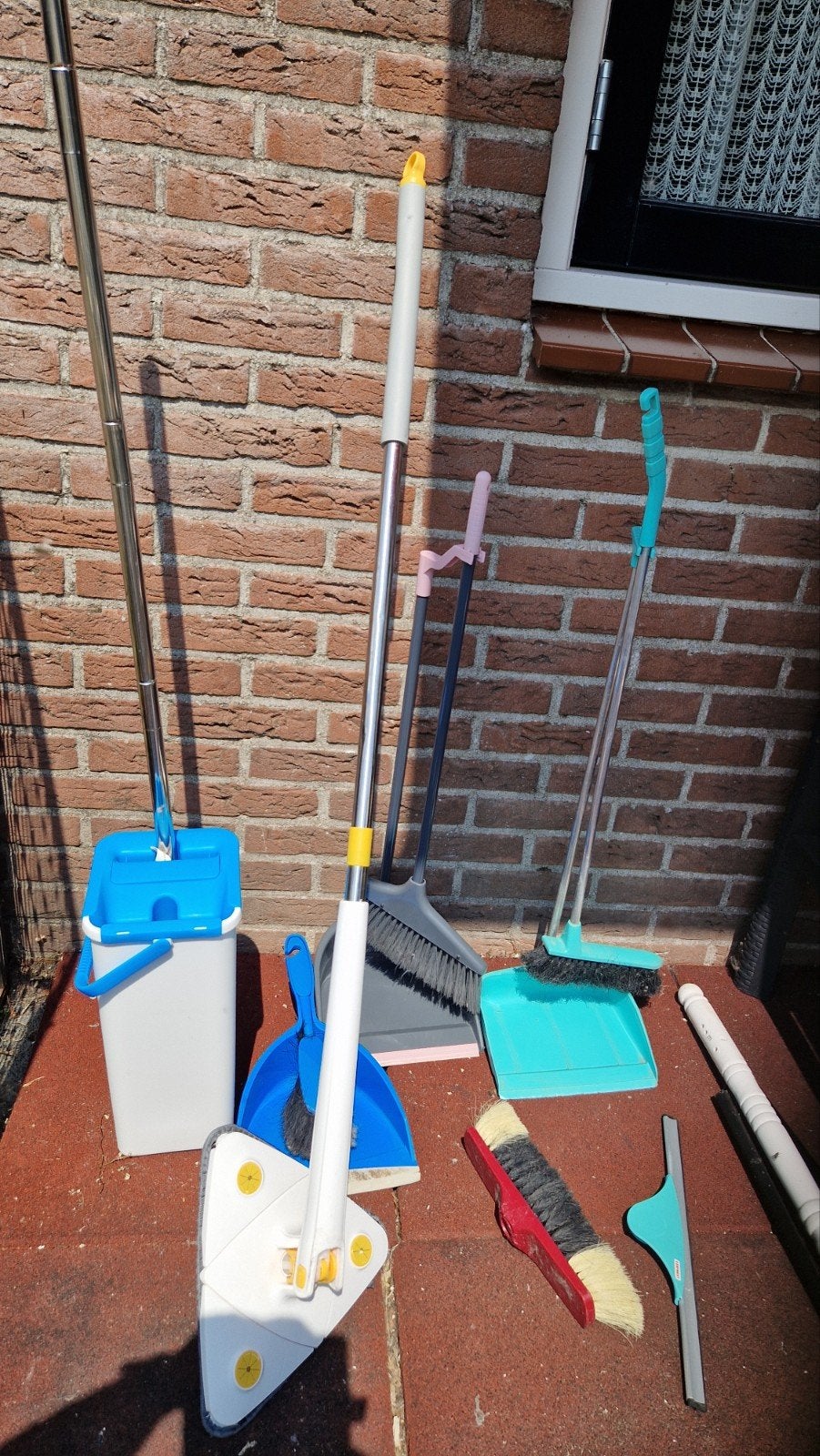 Diverse schoonmaakspullen en droogrekjes gratis af te halen, Ophalen, Niet van toepassing, Overige typen, Niet van toepassing