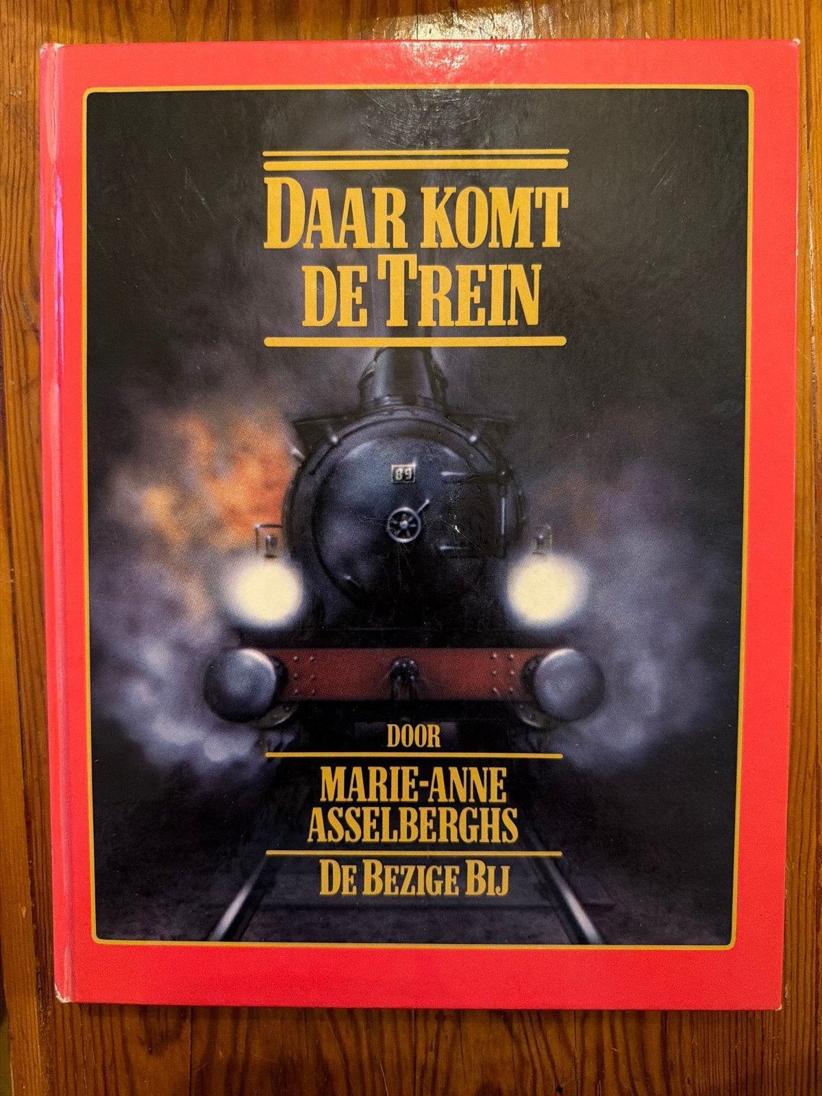 Daar Komt De Trein - Marie-Anne Asselberghs, Boeken, Ophalen of Verzenden, Zo goed als nieuw, Trein