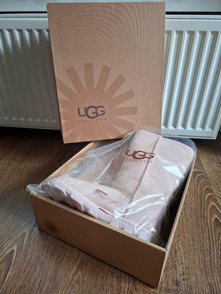 UGG classic tall Pink maat 6 / 37, Hoge laarzen, UGG, Verzenden, Nieuw