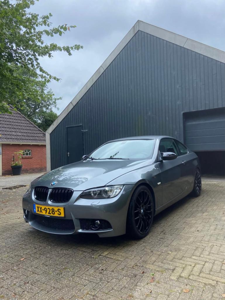 Bodemplaten BMW e92 gezocht, Gebruikt, Voor, Ophalen of Verzenden, Bumper