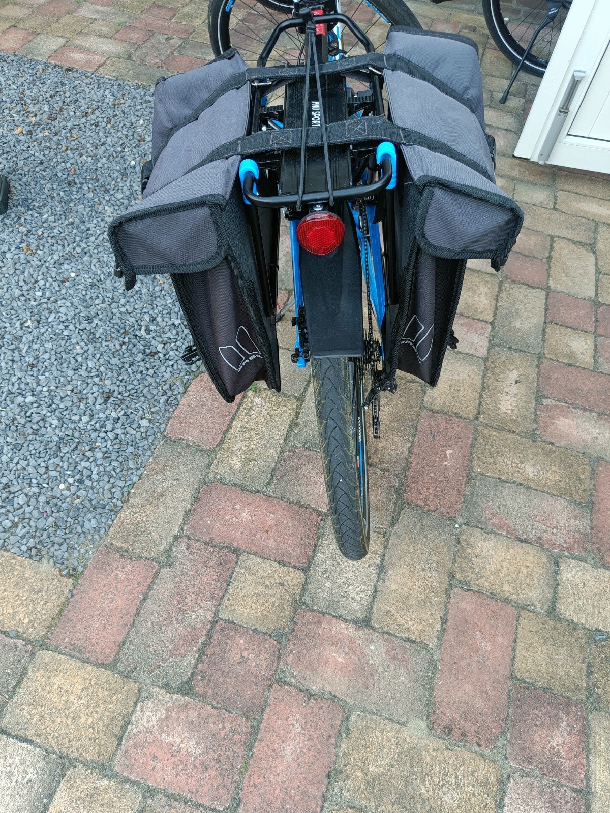 Fietstas, Ophalen, Zo goed als nieuw, Basil  zwart