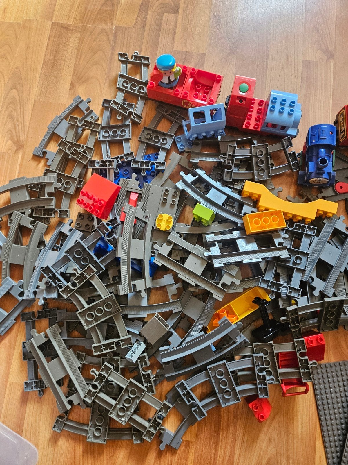Grote partij treinrails en treinen, Gebruikt, Ophalen of Verzenden, Duplo, Losse stenen