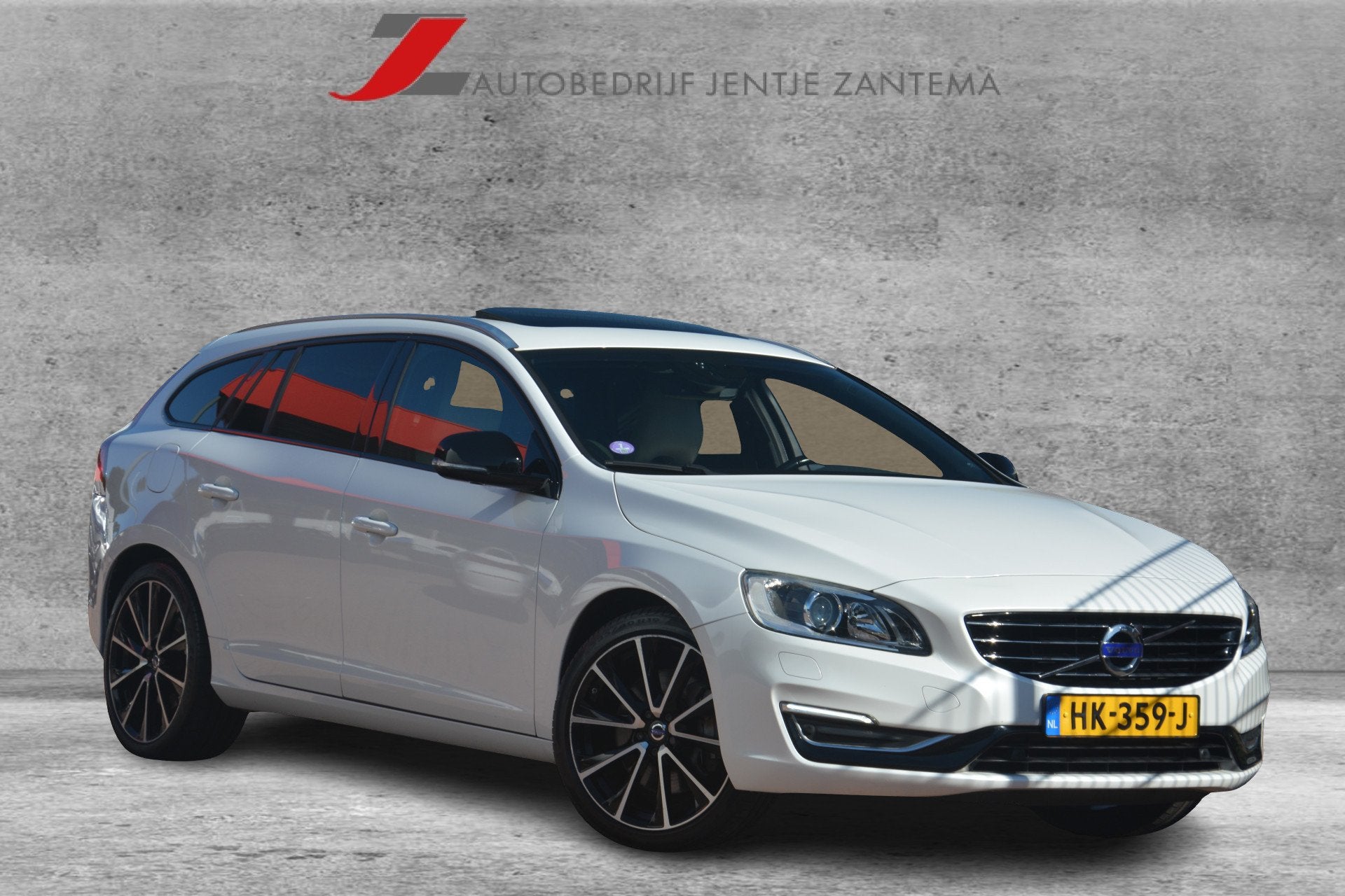 Volvo V60 2.4 D5 Twin Engine R-Design | Airco | Navigatie |, Automaat, Wit, Vierwielaandrijving, 1880 kg