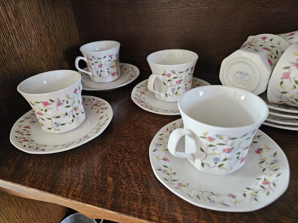 12 kopjes en schoteltjes, Antiek en Kunst, Antiek | Servies compleet, Ophalen