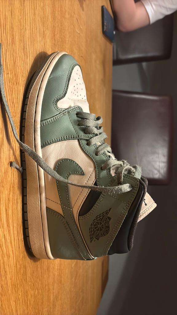 Leuke Jordans !!, Kleding | Dames, Schoenen, Ophalen of Verzenden, Gedragen, Zwart, Sneakers of Gympen