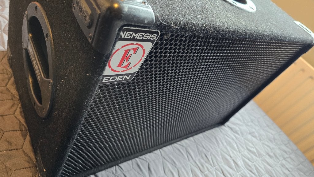 Eden Nemesis NSP210 (E) – 300W / 4 Ohm Bass Cabinet, Ophalen, Gebruikt, Basgitaar, 100 watt of meer