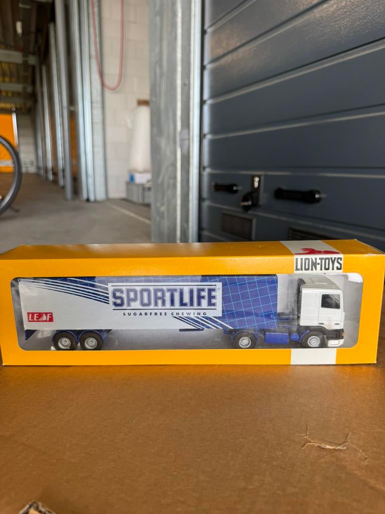 Lion Toys Model Vrachtauto, Sportlife opgave  (1:50), Ophalen of Verzenden, Zo goed als nieuw, Bus of Vrachtwagen, Lion Toys