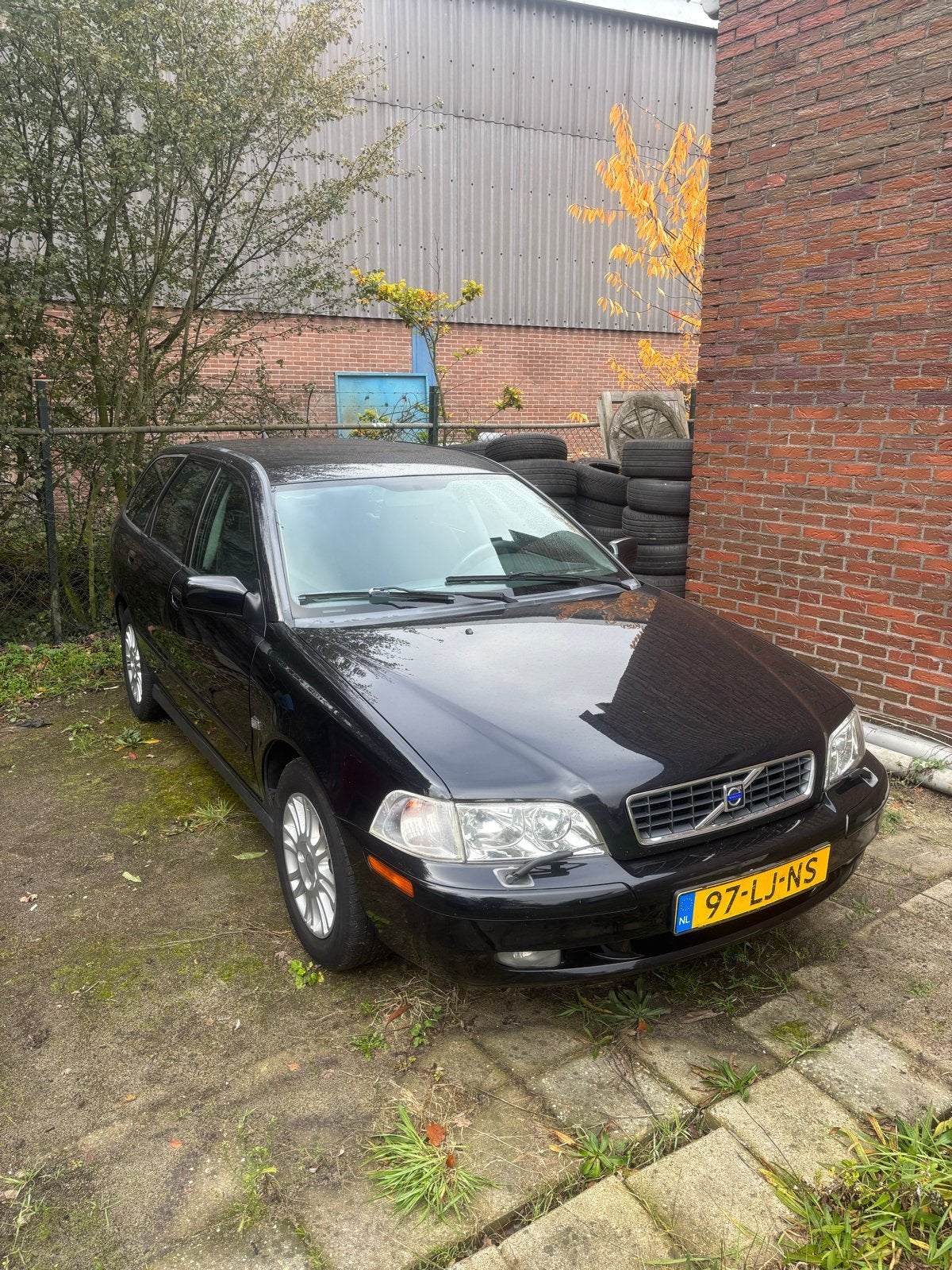 Volvo V40 2.0 I 16V 2003 Zwart, Auto's, Voorwielaandrijving, 136 pk, 1948 cc, 4 cilinders