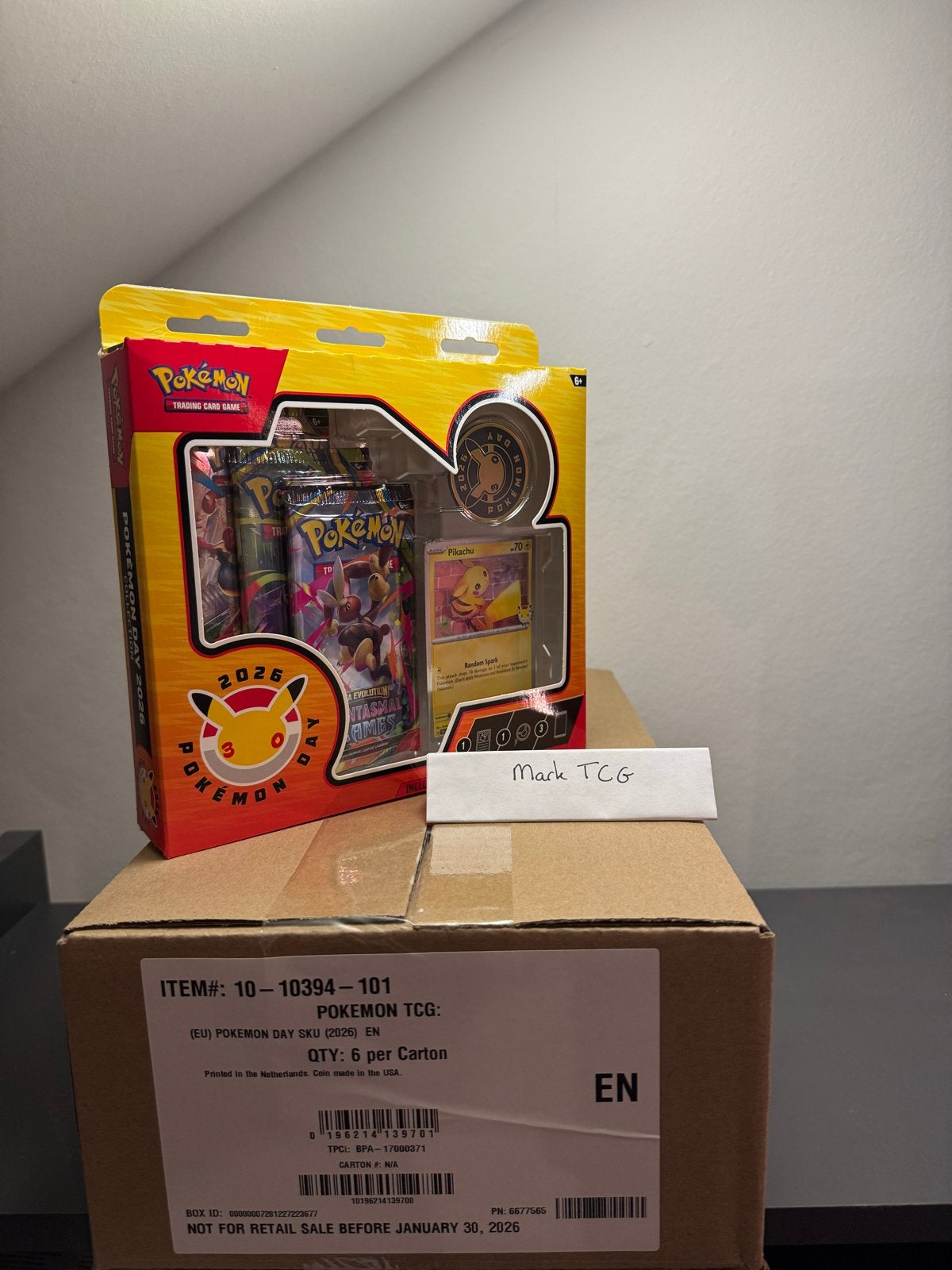 Pokémon Day 2026 Pikachu Box - Nieuw en Verzegeld, Ophalen of Verzenden, Nieuw, Overige typen