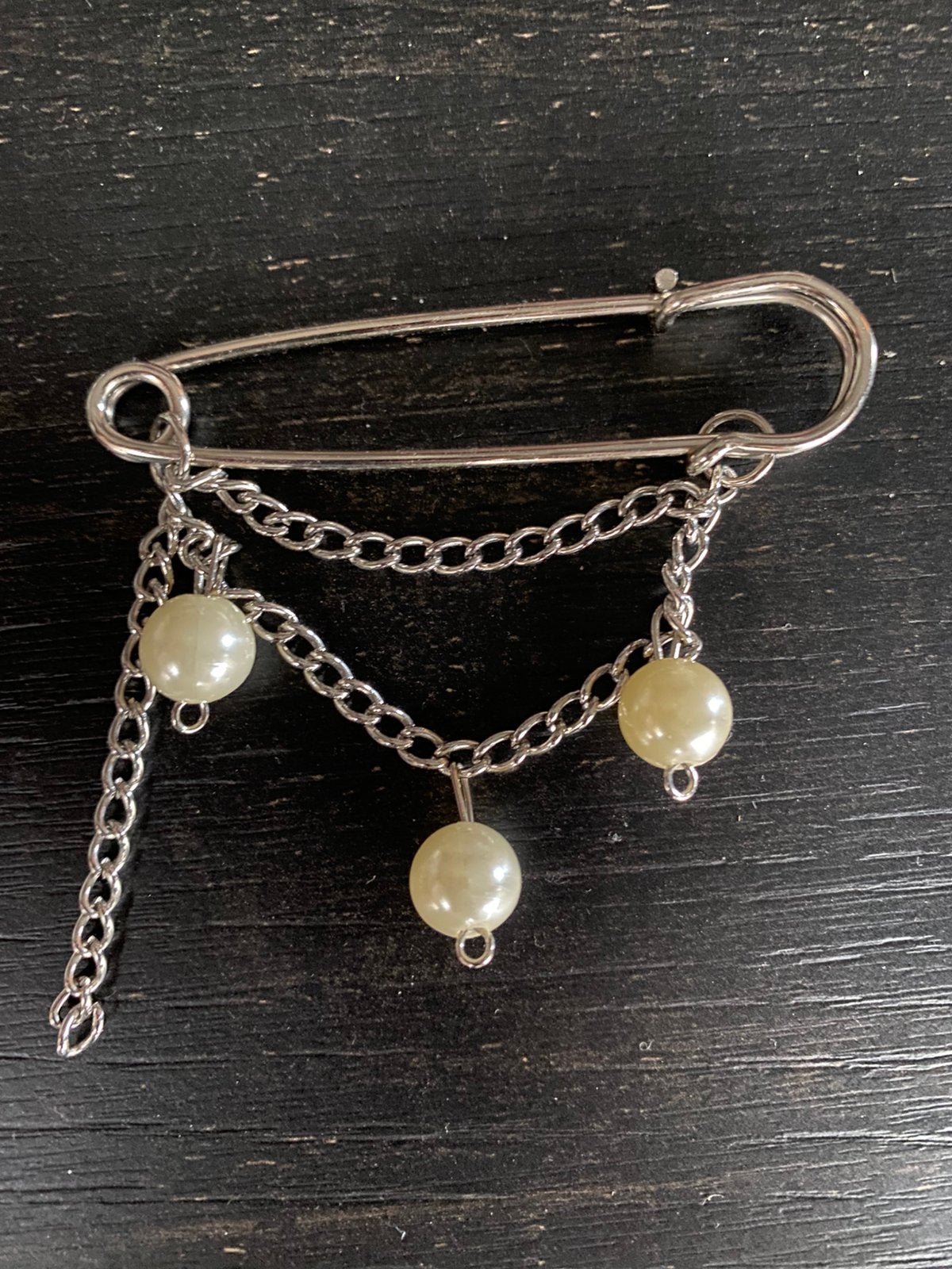GLOEDNIEUW! prachtige broche met pareltjes, Verzenden, Zo goed als nieuw, Overige materialen