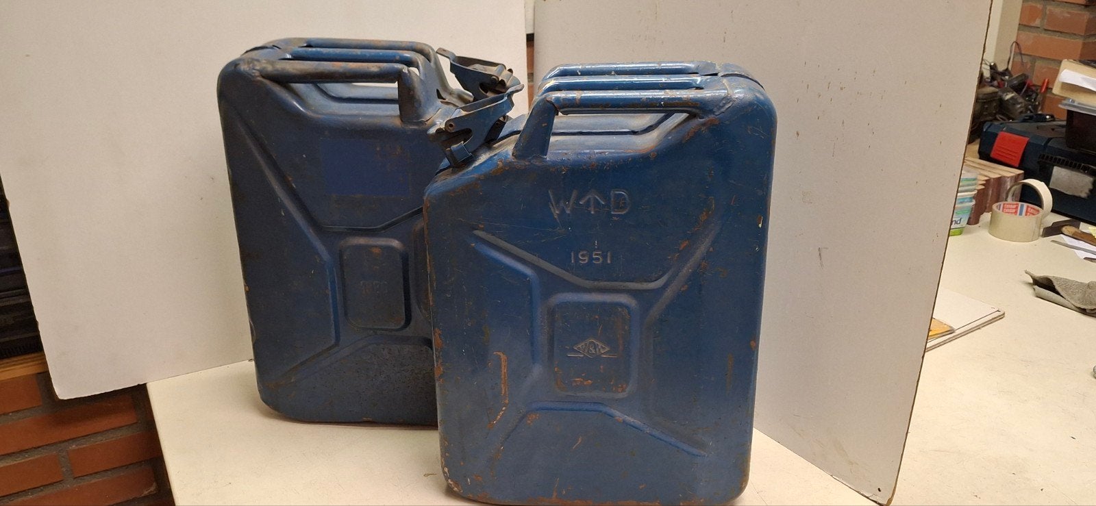 2 metalen jerrycans, Auto diversen, Ophalen