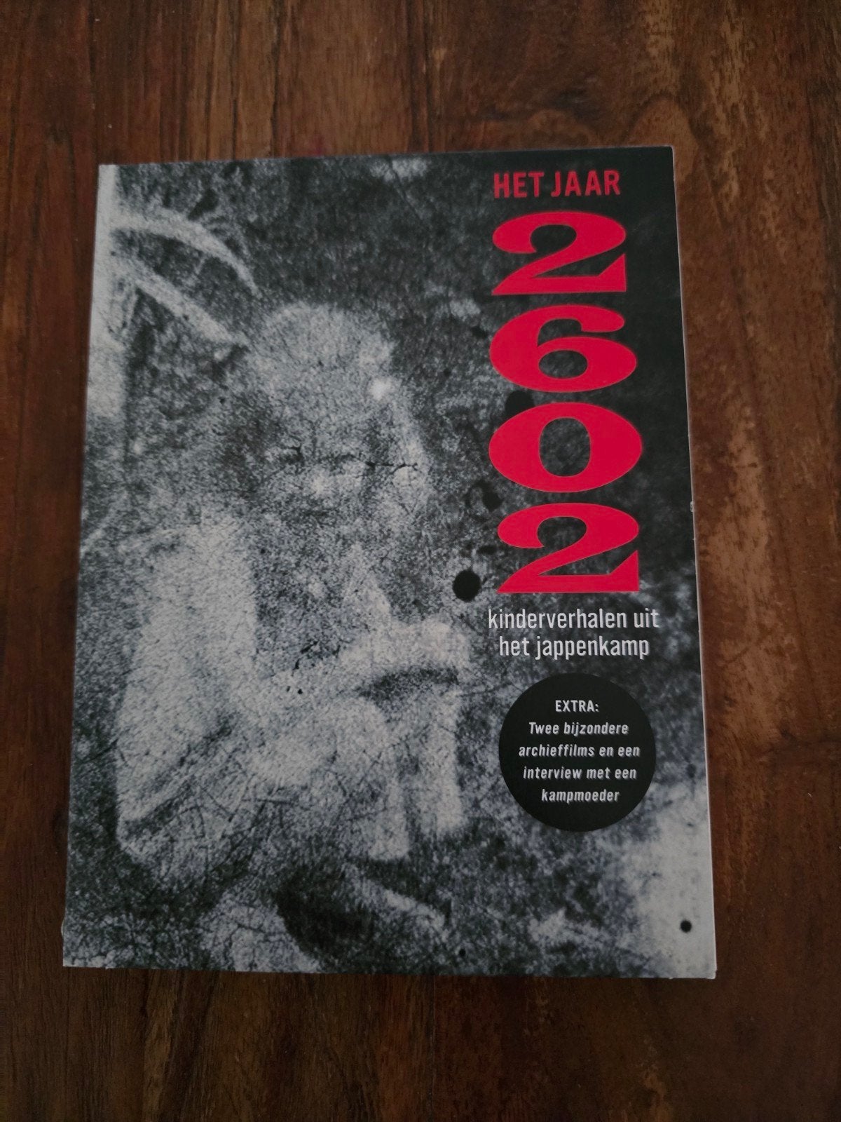 A. van de Hout - Het jaar 2602, Inclusief DVD, Oorlog of Misdaad, Engels, Zo goed als nieuw