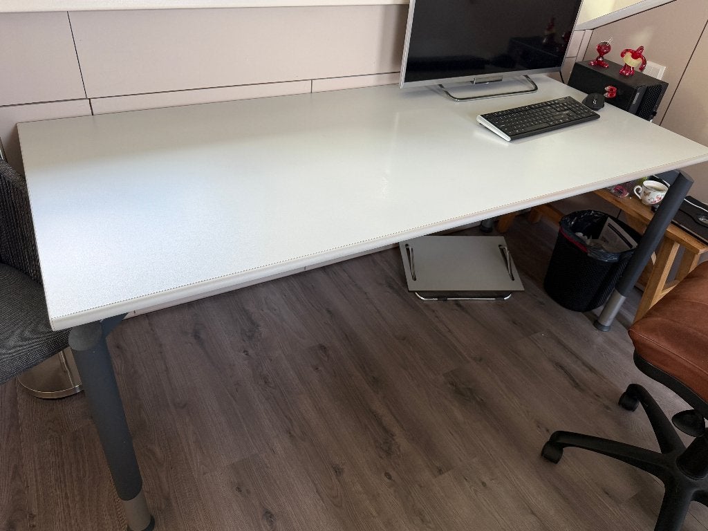 Bureautafel groot en in hoogte verstelbaar, Huis en Inrichting, Tafels | Eettafels, Ophalen, Overige materialen, Gebruikt, 50 tot 100 cm